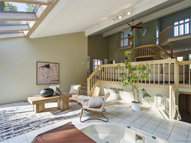 1250 Sunniwood Place, Rochester, MI 48306