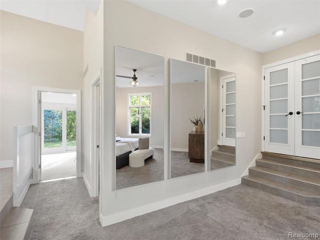 1250 Sunniwood Place, Rochester, MI 48306
