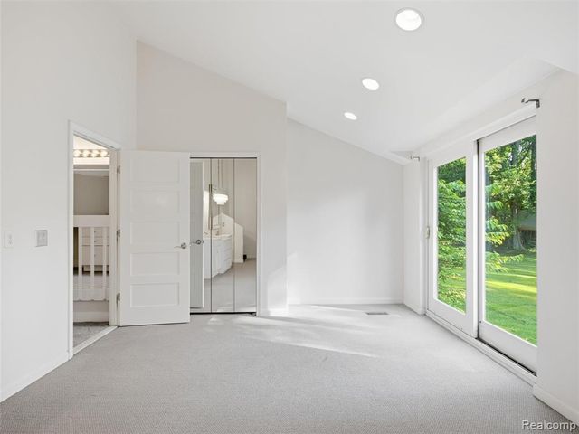 1250 Sunniwood Place, Rochester, MI 48306