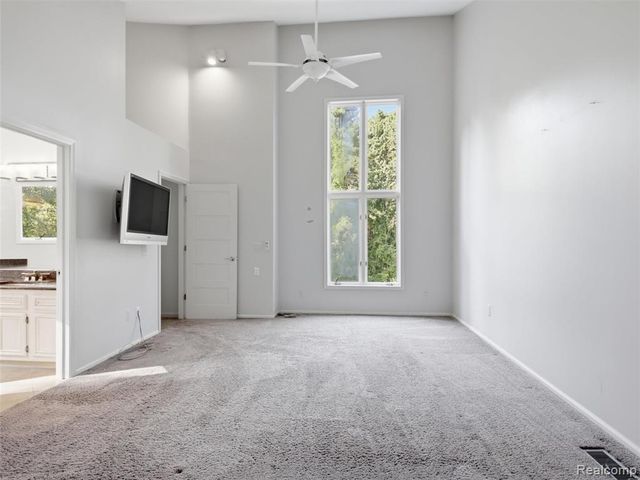 1250 Sunniwood Place, Rochester, MI 48306