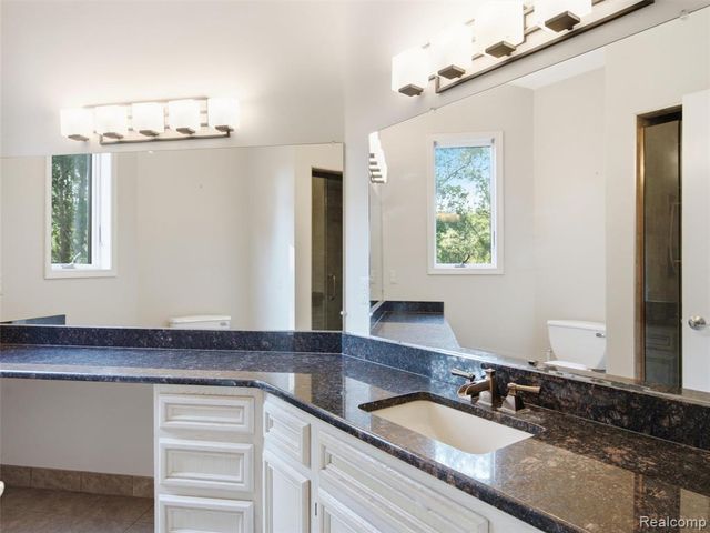 1250 Sunniwood Place, Rochester, MI 48306