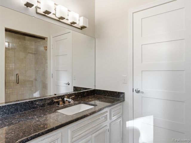 1250 Sunniwood Place, Rochester, MI 48306