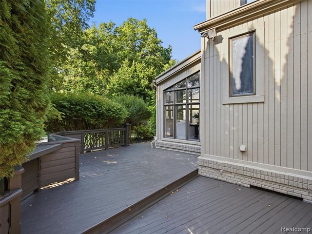 1250 Sunniwood Place, Rochester, MI 48306