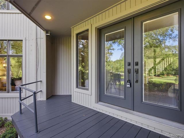 1250 Sunniwood Place, Rochester, MI 48306