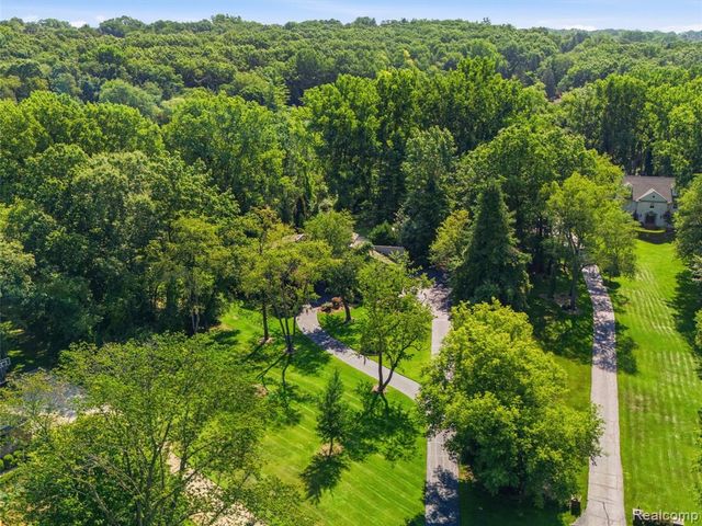 1250 Sunniwood Place, Rochester, MI 48306