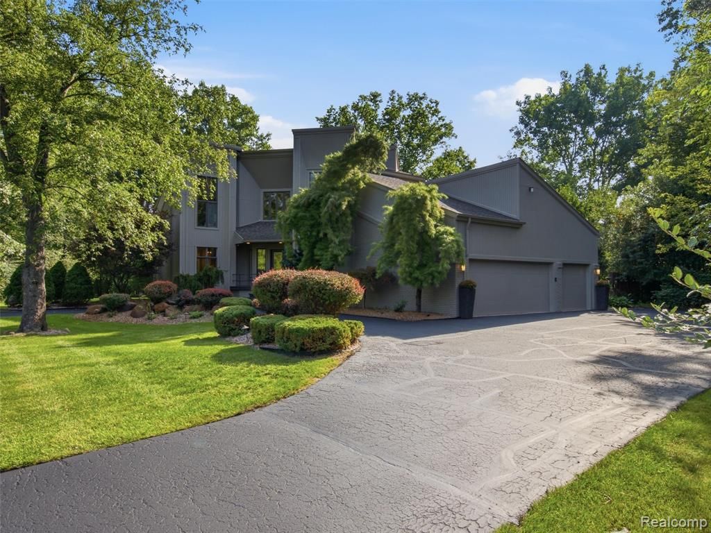 1250 Sunniwood Place, Rochester, MI 48306