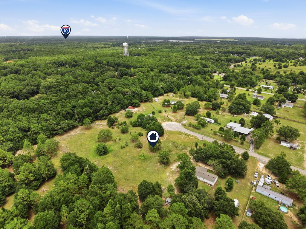 Image 10 of property listing at 4569 Belleville Court, Milton, FL 32583