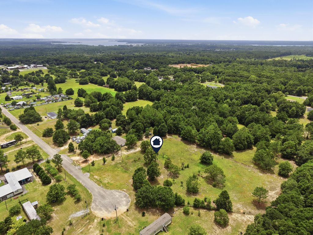Image 6 of property listing at 4569 Belleville Court, Milton, FL 32583