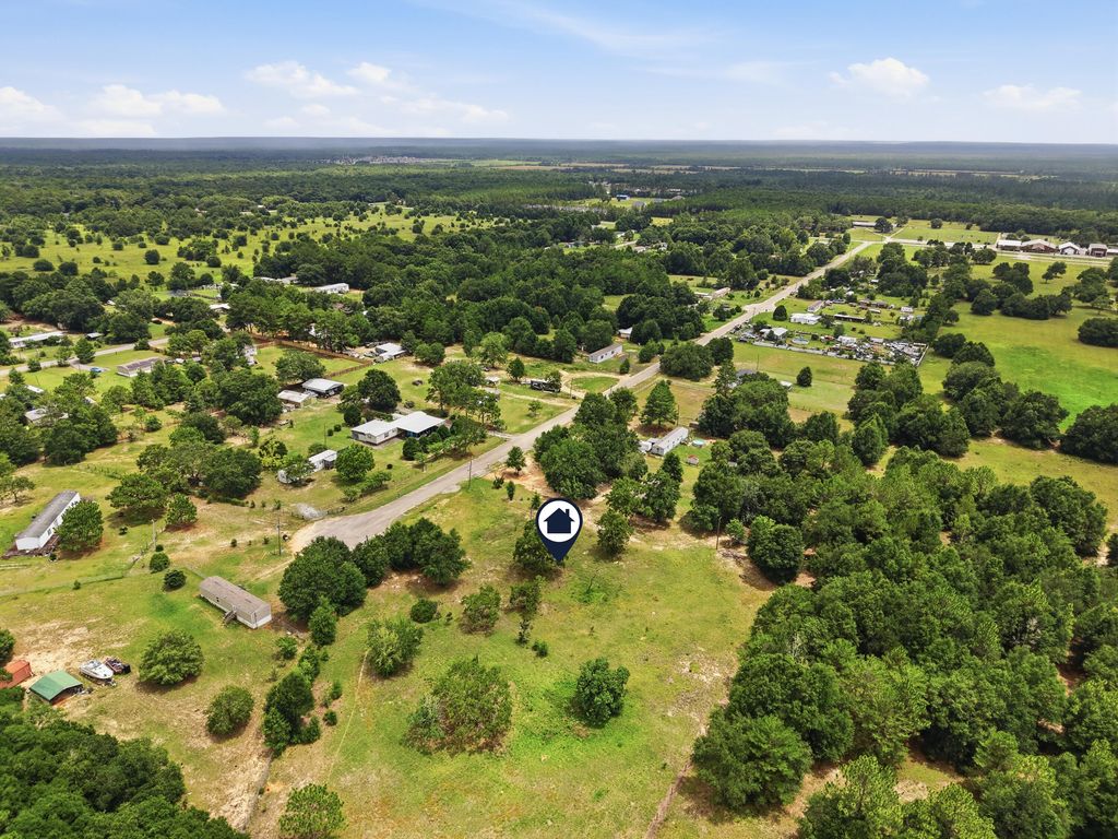 Image 8 of property listing at 4569 Belleville Court, Milton, FL 32583