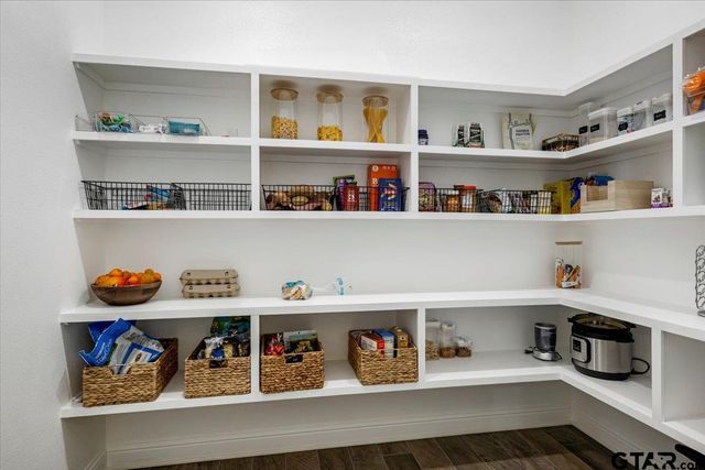 12432 Maplewood Dr, Lindale, TX 75771