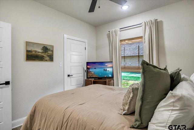 12432 Maplewood Dr, Lindale, TX 75771