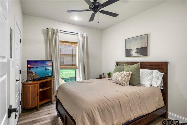 12432 Maplewood Dr, Lindale, TX 75771