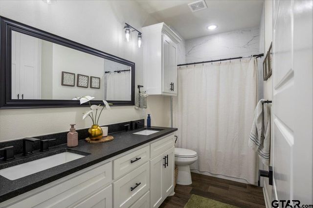 12432 Maplewood Dr, Lindale, TX 75771