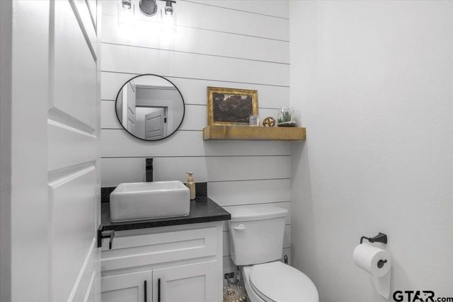 12432 Maplewood Dr, Lindale, TX 75771