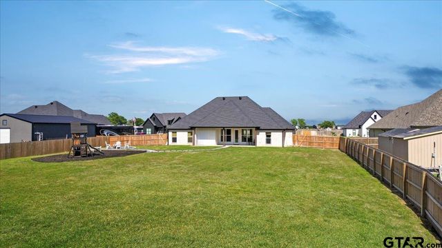 12432 Maplewood Dr, Lindale, TX 75771