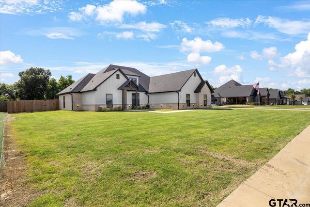 12432 Maplewood Dr, Lindale, TX 75771