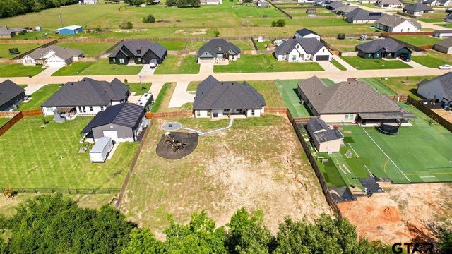 12432 Maplewood Dr, Lindale, TX 75771