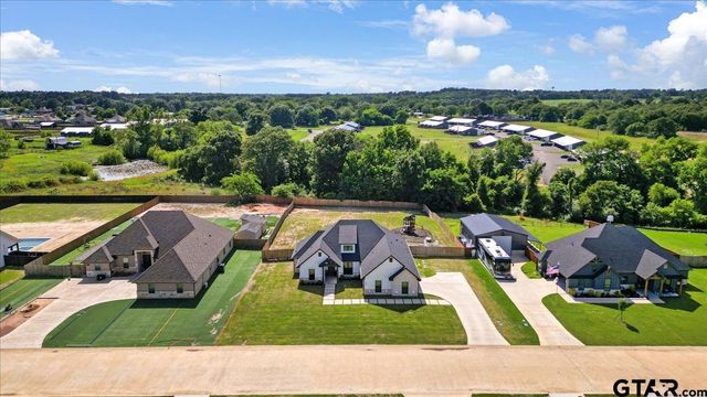 12432 Maplewood Dr, Lindale, TX 75771