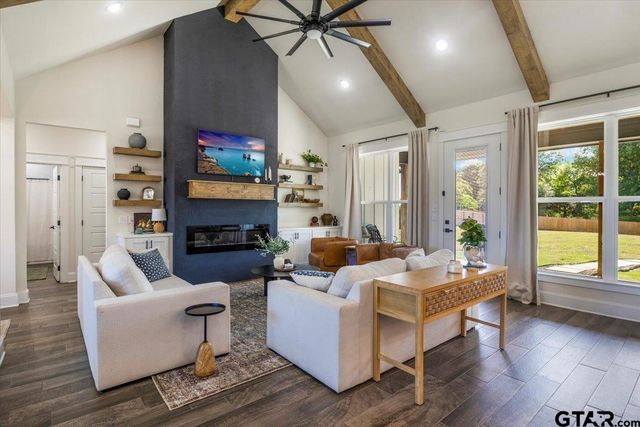 12432 Maplewood Dr, Lindale, TX 75771