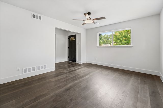 220 Robert Street, Burleson, TX 76028