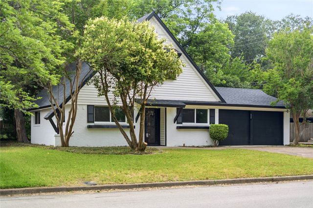 220 Robert Street, Burleson, TX 76028