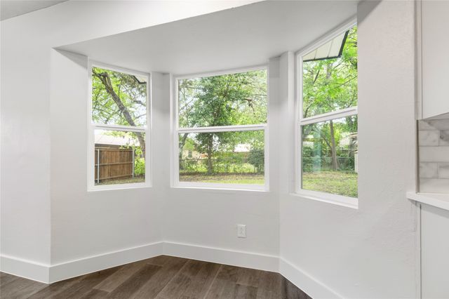 220 Robert Street, Burleson, TX 76028