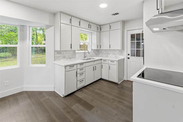 220 Robert Street, Burleson, TX 76028