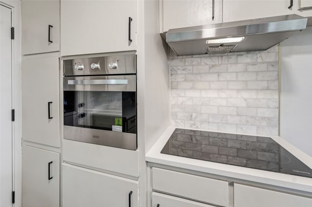 220 Robert Street, Burleson, TX 76028