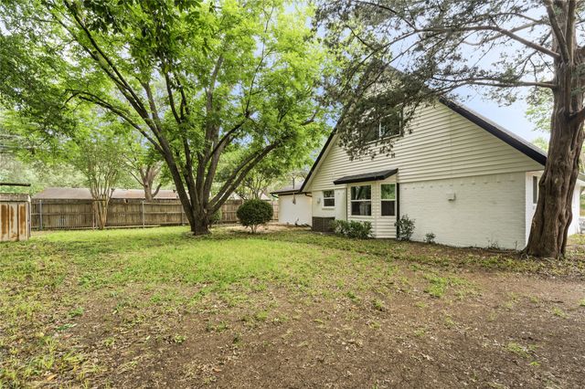 220 Robert Street, Burleson, TX 76028