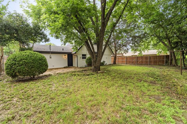 220 Robert Street, Burleson, TX 76028