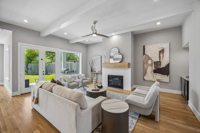 1723 Candlelight Lane, Houston, TX 77018