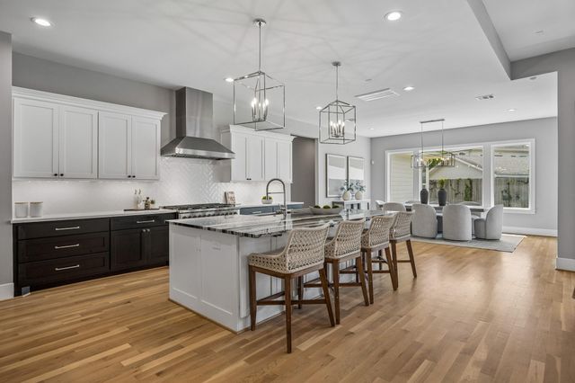 1723 Candlelight Lane, Houston, TX 77018