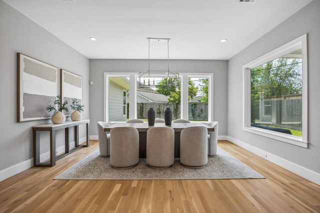 1723 Candlelight Lane, Houston, TX 77018