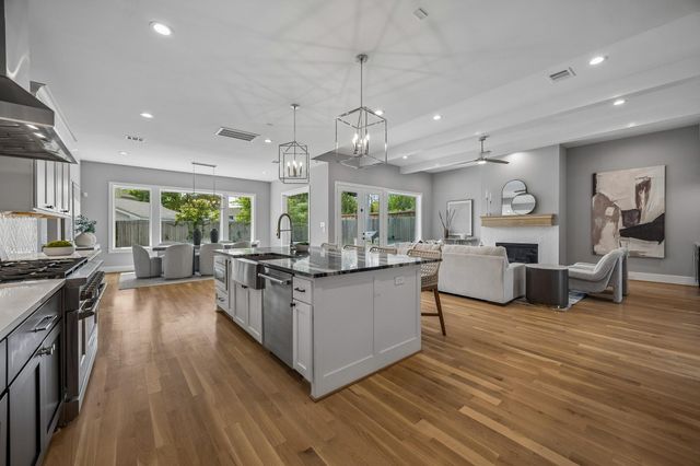 1723 Candlelight Lane, Houston, TX 77018