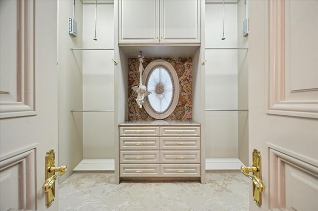 412 Timberwilde Lane, Hunters Creek Village, TX 77024