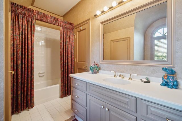 412 Timberwilde Lane, Hunters Creek Village, TX 77024