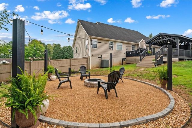 209 Vineyard Drive, Tunnel Hill, GA 30755