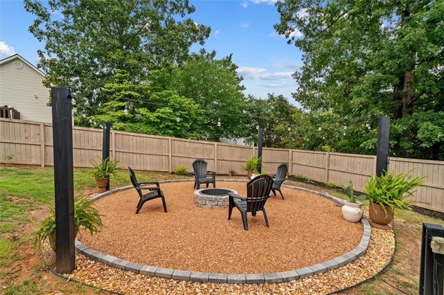 209 Vineyard Drive, Tunnel Hill, GA 30755