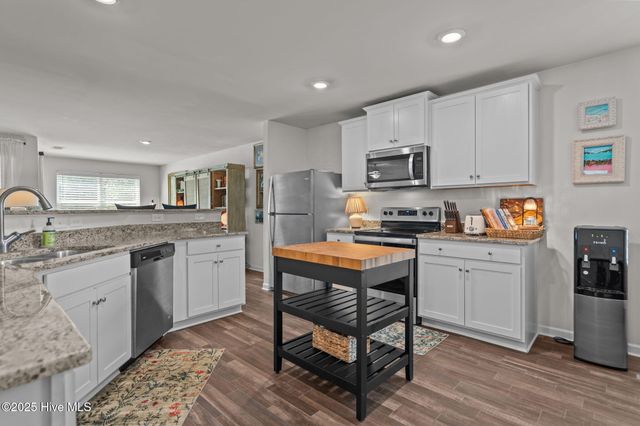 10 N Wandering Lane, Hampstead, NC 28443
