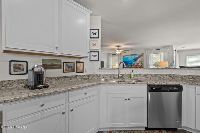 10 N Wandering Lane, Hampstead, NC 28443