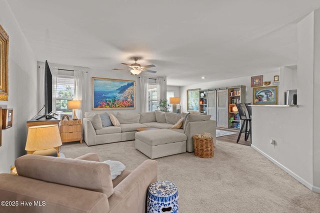 10 N Wandering Lane, Hampstead, NC 28443