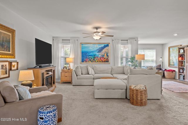 10 N Wandering Lane, Hampstead, NC 28443