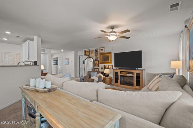 10 N Wandering Lane, Hampstead, NC 28443