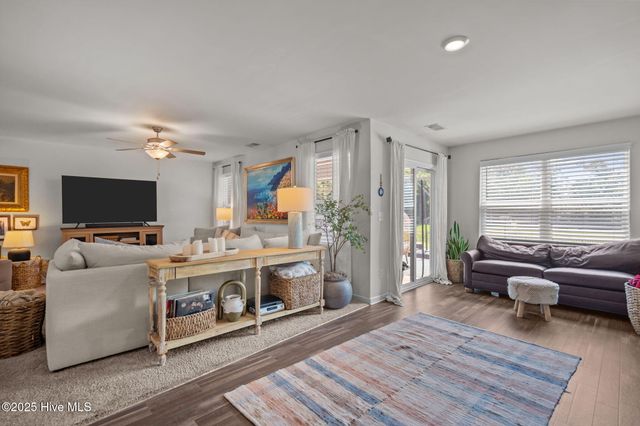 10 N Wandering Lane, Hampstead, NC 28443