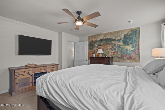 10 N Wandering Lane, Hampstead, NC 28443