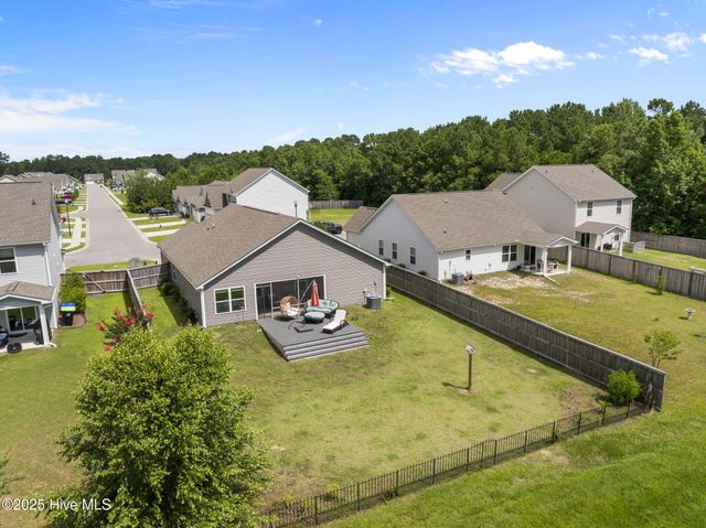 10 N Wandering Lane, Hampstead, NC 28443