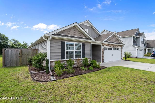 10 N Wandering Lane, Hampstead, NC 28443