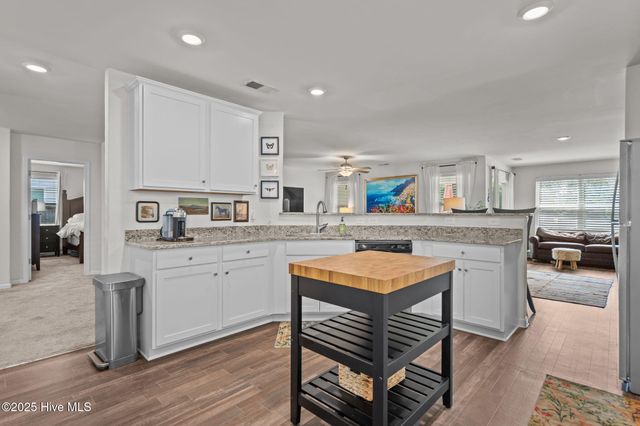 10 N Wandering Lane, Hampstead, NC 28443