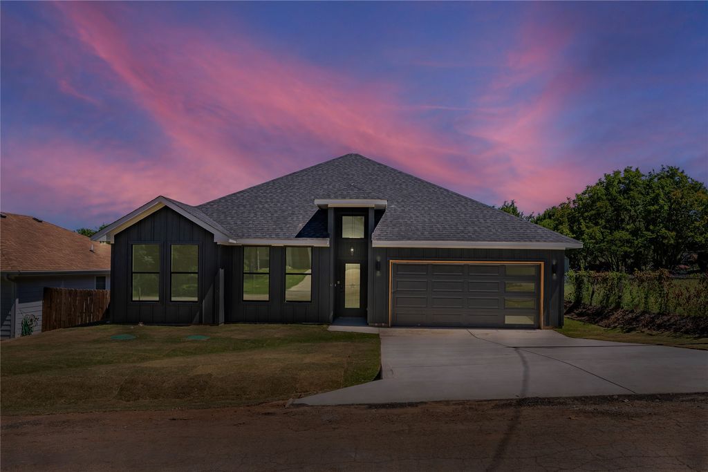 2213 Navasota Street, Granbury, TX 76048