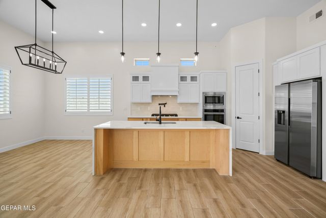 608 Bluegruff Street, Horizon City, TX 79928
